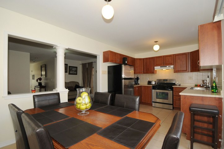 Open Concept w/Stainless Steel Appliances