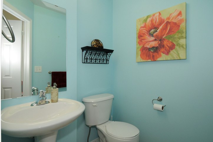 Conveniently located powder rm