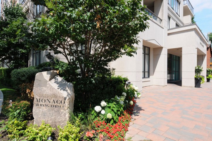 Well Landscaped Complex with Great Corp Management